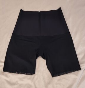 NWOT! Warner's Shapewear Shorts Sz XL